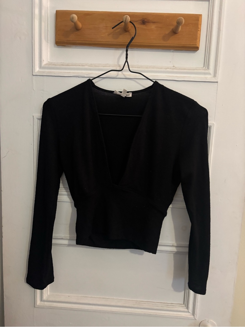 Aritzia Wilfred Black Deep V-neck Long Sleeve Top